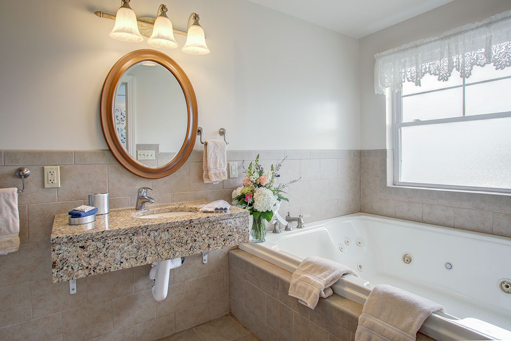 Suite 205 Jacuzzi, The Wilbraham Mansion Bed & Breakfast, On the Jersey Shore