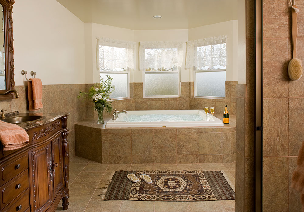 Suite 302 Jacuzzi, The Wilbraham Mansion & Suites, Jersey Shore, Cape May New Jersey